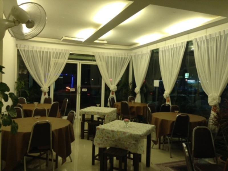 The Son Patong Beach Esterno foto